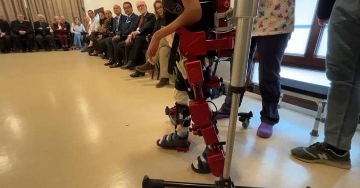 El 'milagro' de Arbel: caminar gracias al exoesqueleto del Centro de Estimulación Precoz del Buen Fin