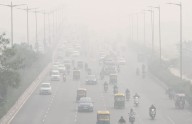 Delhi continues to battle with 'very poor' air, AQI recorded at 335