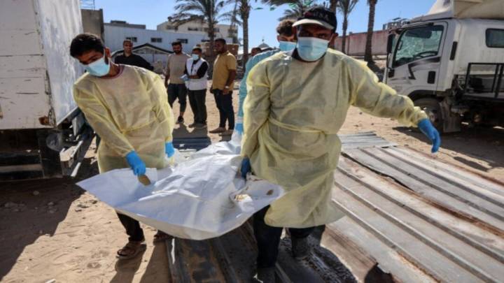 Israel entrega 15 cadáveres palestinos a Gaza durante el alto el fuego