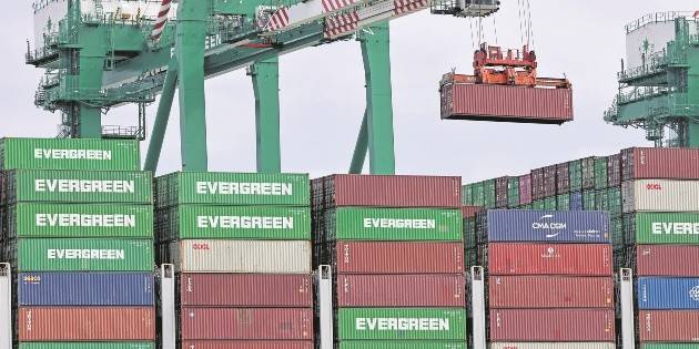 Aprueban Ley Aduanera contra huachicol fiscal