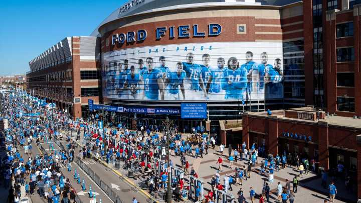 Detroit to ban smokeless tobacco at sports stadiums