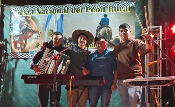 Músicos, bingo y sorpresas para agasajar a las madres en Paso de Indios