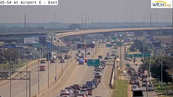 Multiple crashes back up Kellogg traffic
