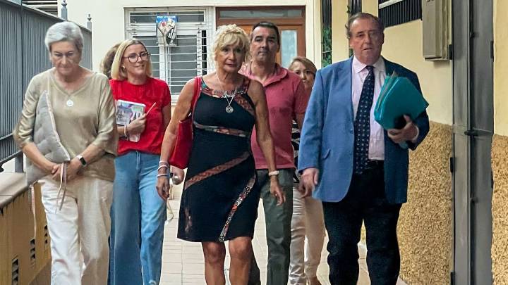 Bloquean las cerraduras de la sede de AMAMA en Sevilla