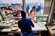 Comidas escolares: la única ayuda federal que queda a familias que dependen de SNAP