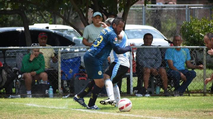 Van por el campeonato de copa en la Premleague