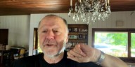 Enrique Piñeyro denunció a quienes apuntan con láser a los aviones: “Es un delito grave”