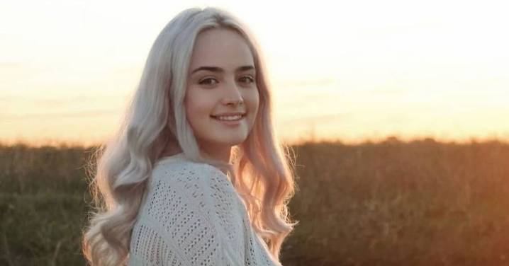 Ehlers-Danlos Syndrome: Melbourne artist Dayna Lynch loses use of right arm due to 'unbearable' nerve pain