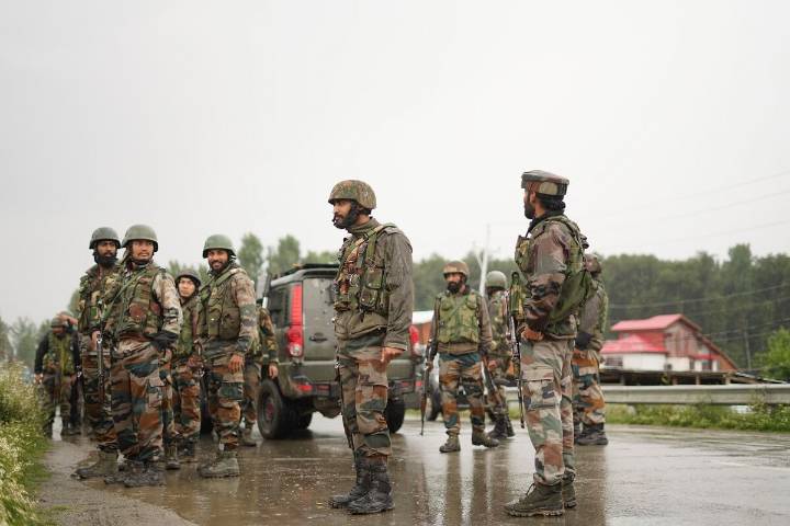 Security Forces Launch Hunt for Militants After Nightlong Firefight