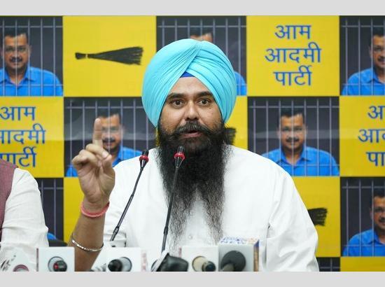 MP Malvinder Kang slams PU administration, says, Guru Sahib’s seminar cancelled due to pressure from 'Masters' sitting in Delhi Photo Source: Babushahi Bureau [ FULL VIEW ]
