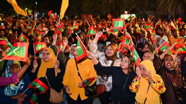 Anti-Muizzu Protests Rock Maldives Over Corruption Allegations; Police Arrest 8 After Clashes