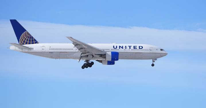 United Airlines flight diverted to Salt Lake City due to cracked windshield