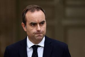 Macron urged to quit to end France political crisis