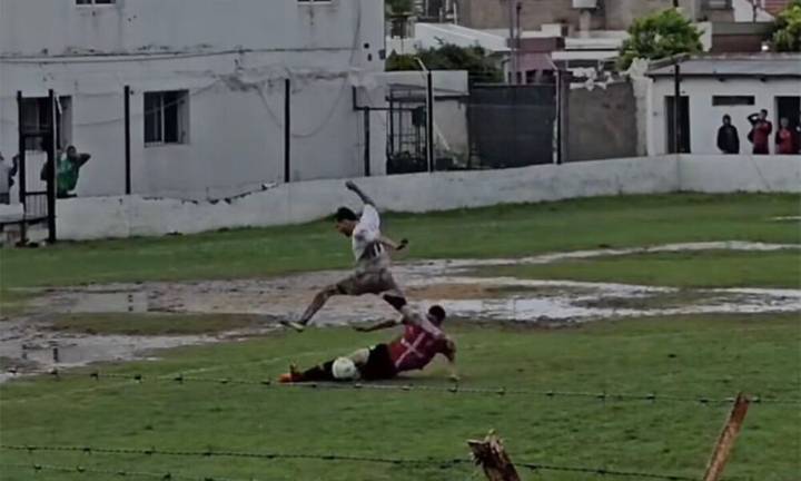 Con lluvia, lodo y granizo: Pacífico y Dublín empataron a un gol