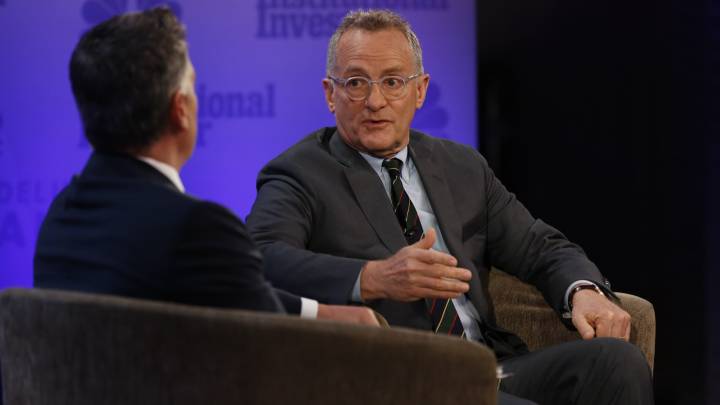 Howard Marks celebrates 35 years of writing his acclaimed memos. He wasn't sure anyone read them at first