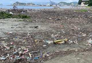 Playa Los Cocos llena de basura tras el huracán Melissa: falta de conciencia ciudadana vuelve a quedar en evidencia