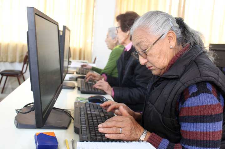 Estrategia de Inclusión Digital para personas mayores priorizará zonas rurales y de alta vulnerabilidad