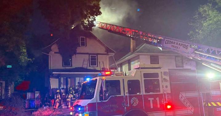 Resident rescued from porch roof in Cedar Rapids fire