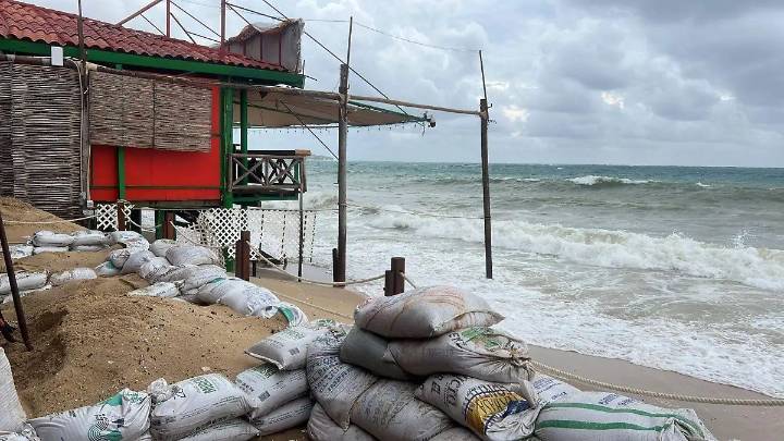 Priscilla se debilita: ya es tormenta tropical, pero siguen las lluvias en BCS, Sinaloa, Colima, Nayarit y Jalisco