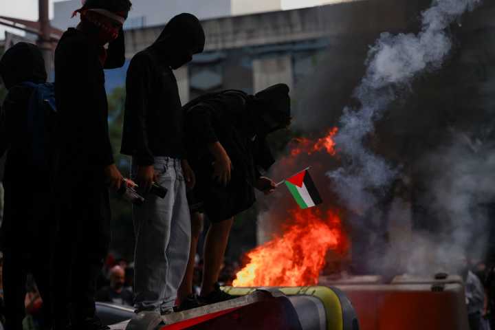 Spanish police clash with pro-Palestine protesters in Barcelona