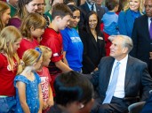 Cómo contactar a Greg Abbott, el gobernador de Texas