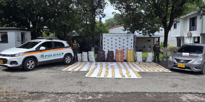 Conductor dejó abandonado un vehículo repleto de marihuana en la vía San Alberto
