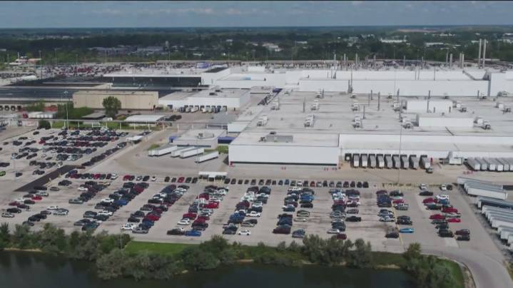 UAW Local 12, area car dealership reacts to Stellantis' major investment in Toledo
