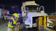 Aparatoso accidente de tráiler paraliza el periférico Raúl López Sánchez en Torreón