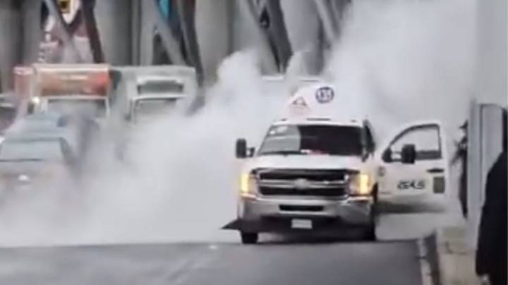 Pipa de gas choca y causa fuga en Av. Tláhuac