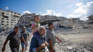 VÍDEO | Decenas de miles de palestinos regresan a Ciudad de Gaza tras la entrada en vigor del alto el fuego
