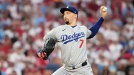 Dodgers dominan a Filis con Snell imparable en juego 2 de playoffs