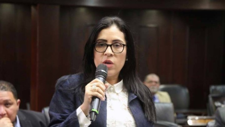 Por un pelín no fue Larissa