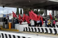 Maestros de la CNTE bloquean autopistas y casetas en Edomex