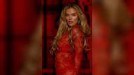 Karol G debuta en el desfile de Victoria's Secret