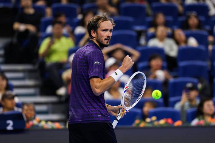 Daniil Medvedev Overcomes Pain to Claim Hard-Fought Shanghai Win Russian tennis star Daniil Medvedev encountered a familiar problem in Shanghai, but this time he triumphed over it. Rahul Goutam Hoom 2