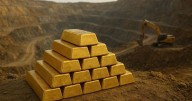 Hallazgo del siglo | Desentierran lingotes de oro a más de mil metros bajo tierra y pertenece a un solo país