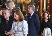 Feijóo critica el «despiste» en Oriente Próximo de Sánchez, ausente de los corrillos del 12