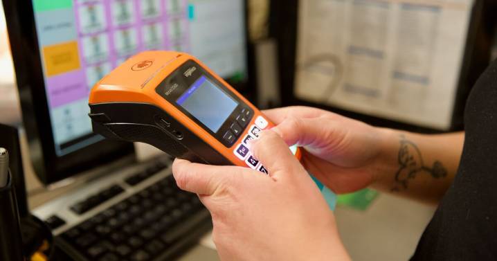 ¿El SAT cobra impuestos por depósitos en efectivo o transferencias bancarias?