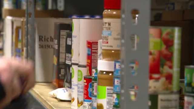 Food pantries, schools gear up as SNAP delays threaten Iowa families