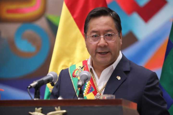 Arce denuncia  “actitud hostil” de Estados Unidos  por aviones en el espacio aéreo de Venezuela