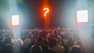 Continúan arribando a la Plaza del Ángel para poder disfrutar del concierto del español Alejandro Sanz