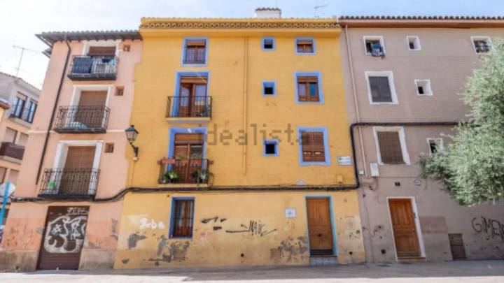 Edificios enteros a la venta en Zaragoza: un bloque completo y habitado por 415.000 euros, la oportunidad 'perfecta' para especular
