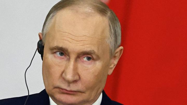 Putin Vows 'Significant' Response After France Detains Russian 'Shadow Fleet'
