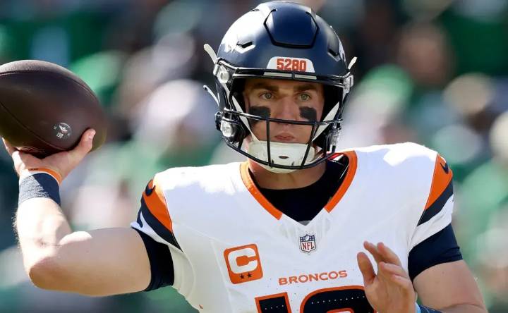 How many fans are attending Jets vs Broncos in Week 6 London game today, Oct. 12?