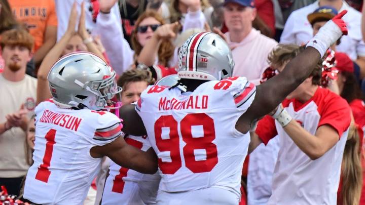 No. 1 Ohio State dominant again, pushes past No. 17 Illinois