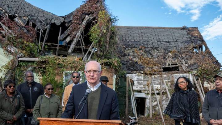 Deconstruction of historic Crippen house in Huntington begins