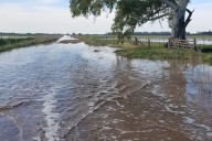 “Denunciamos la desidia”. Productores de Carlos Casares están en pie de guerra por un proyecto de sobretasa vial en medio de las inundaciones
