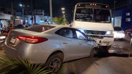 Se registra carambola entre camión urbano y dos autos en Mazatlán