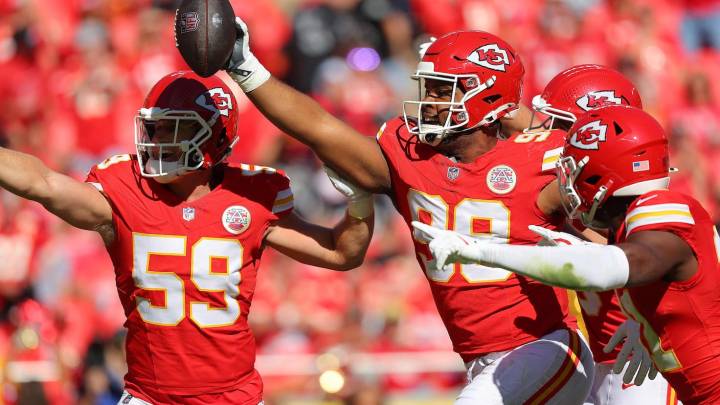Chiefs resurgen con un aplastante triunfo sobre los Raiders