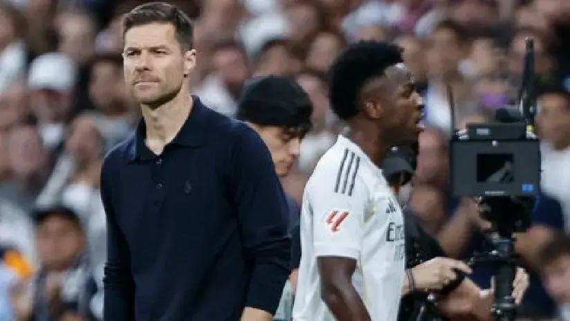 Xabi Alonso se pronunció sobre el enfado de Vinicius Junior tras ser cambiado durante el clásico ante Barcelona